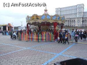 [P24] București - Târgul de Crăciun 2022. Înghesuială mare la carusel. » foto by iulianic
 - 
<span class="allrVoted glyphicon glyphicon-heart hidden" id="av1341648"></span>
<a class="m-l-10 hidden" id="sv1341648" onclick="voting_Foto_DelVot(,1341648,14175)" role="button">șterge vot <span class="glyphicon glyphicon-remove"></span></a>
<a id="v91341648" class=" c-red"  onclick="voting_Foto_SetVot(1341648)" role="button"><span class="glyphicon glyphicon-heart-empty"></span> <b>LIKE</b> = Votează poza</a> <img class="hidden"  id="f1341648W9" src="/imagini/loader.gif" border="0" /><span class="AjErrMes hidden" id="e1341648ErM"></span>