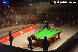 [P06] 'Frame one. Stuart Bingham to break'. Sala a amuțit.  » foto by ariciu*
 - 
<span class="allrVoted glyphicon glyphicon-heart hidden" id="av693454"></span>
<a class="m-l-10 hidden" id="sv693454" onclick="voting_Foto_DelVot(,693454,14175)" role="button">șterge vot <span class="glyphicon glyphicon-remove"></span></a>
<a id="v9693454" class=" c-red"  onclick="voting_Foto_SetVot(693454)" role="button"><span class="glyphicon glyphicon-heart-empty"></span> <b>LIKE</b> = Votează poza</a> <img class="hidden"  id="f693454W9" src="/imagini/loader.gif" border="0" /><span class="AjErrMes hidden" id="e693454ErM"></span>