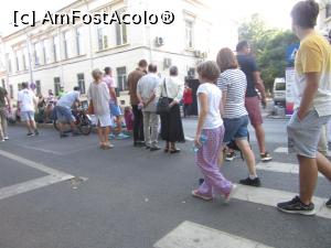 [P09] A început să se adune lumea pentru piesa de teatru » foto by Michi
 - 
<span class="allrVoted glyphicon glyphicon-heart hidden" id="av1387083"></span>
<a class="m-l-10 hidden" id="sv1387083" onclick="voting_Foto_DelVot(,1387083,14175)" role="button">șterge vot <span class="glyphicon glyphicon-remove"></span></a>
<a id="v91387083" class=" c-red"  onclick="voting_Foto_SetVot(1387083)" role="button"><span class="glyphicon glyphicon-heart-empty"></span> <b>LIKE</b> = Votează poza</a> <img class="hidden"  id="f1387083W9" src="/imagini/loader.gif" border="0" /><span class="AjErrMes hidden" id="e1387083ErM"></span>