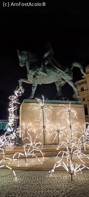 [P18] Spotlight #9 - instalație luminoasă pe soclul statuii lui Carol I. » foto by tata123 🔱
 - 
<span class="allrVoted glyphicon glyphicon-heart hidden" id="av1503045"></span>
<a class="m-l-10 hidden" id="sv1503045" onclick="voting_Foto_DelVot(,1503045,14175)" role="button">șterge vot <span class="glyphicon glyphicon-remove"></span></a>
<a id="v91503045" class=" c-red"  onclick="voting_Foto_SetVot(1503045)" role="button"><span class="glyphicon glyphicon-heart-empty"></span> <b>LIKE</b> = Votează poza</a> <img class="hidden"  id="f1503045W9" src="/imagini/loader.gif" border="0" /><span class="AjErrMes hidden" id="e1503045ErM"></span>