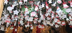 [P16] Cele mai frumoase decorațiuni din Târgul de Crăciun din Sibiu. Decoratiunile sunt din porțelan pictat și cu mesaje pentru sarbatori » foto by kmy
 - 
<span class="allrVoted glyphicon glyphicon-heart hidden" id="av1400359"></span>
<a class="m-l-10 hidden" id="sv1400359" onclick="voting_Foto_DelVot(,1400359,14186)" role="button">șterge vot <span class="glyphicon glyphicon-remove"></span></a>
<a id="v91400359" class=" c-red"  onclick="voting_Foto_SetVot(1400359)" role="button"><span class="glyphicon glyphicon-heart-empty"></span> <b>LIKE</b> = Votează poza</a> <img class="hidden"  id="f1400359W9" src="/imagini/loader.gif" border="0" /><span class="AjErrMes hidden" id="e1400359ErM"></span>