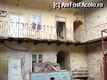 [P19] Sibiu -Piata Mica,alta imagine cu aceeasi casa » foto by Diaura*
 - 
<span class="allrVoted glyphicon glyphicon-heart hidden" id="av284246"></span>
<a class="m-l-10 hidden" id="sv284246" onclick="voting_Foto_DelVot(,284246,14186)" role="button">șterge vot <span class="glyphicon glyphicon-remove"></span></a>
<a id="v9284246" class=" c-red"  onclick="voting_Foto_SetVot(284246)" role="button"><span class="glyphicon glyphicon-heart-empty"></span> <b>LIKE</b> = Votează poza</a> <img class="hidden"  id="f284246W9" src="/imagini/loader.gif" border="0" /><span class="AjErrMes hidden" id="e284246ErM"></span>