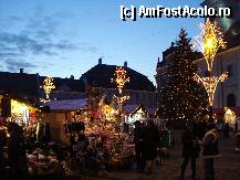 [P24] Sibiu -Piata Mare - Targul de Craciun, desi s-au aprins luminile, nu au venit nici mai multi turisti, nici mai multi localnici » foto by Diaura*
 - 
<span class="allrVoted glyphicon glyphicon-heart hidden" id="av284254"></span>
<a class="m-l-10 hidden" id="sv284254" onclick="voting_Foto_DelVot(,284254,14186)" role="button">șterge vot <span class="glyphicon glyphicon-remove"></span></a>
<a id="v9284254" class=" c-red"  onclick="voting_Foto_SetVot(284254)" role="button"><span class="glyphicon glyphicon-heart-empty"></span> <b>LIKE</b> = Votează poza</a> <img class="hidden"  id="f284254W9" src="/imagini/loader.gif" border="0" /><span class="AjErrMes hidden" id="e284254ErM"></span>