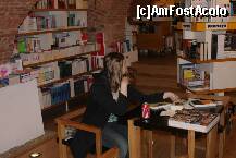 [P19] In timp ce servesti ceva de la bar, poti cauta si o carte buna » foto by dorgo
 - 
<span class="allrVoted glyphicon glyphicon-heart hidden" id="av203872"></span>
<a class="m-l-10 hidden" id="sv203872" onclick="voting_Foto_DelVot(,203872,14186)" role="button">șterge vot <span class="glyphicon glyphicon-remove"></span></a>
<a id="v9203872" class=" c-red"  onclick="voting_Foto_SetVot(203872)" role="button"><span class="glyphicon glyphicon-heart-empty"></span> <b>LIKE</b> = Votează poza</a> <img class="hidden"  id="f203872W9" src="/imagini/loader.gif" border="0" /><span class="AjErrMes hidden" id="e203872ErM"></span>