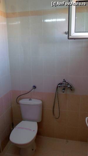 [P08] Hotel Aneli, Sandanski - toaleta și „dușul” » foto by Dragoș_MD
 - 
<span class="allrVoted glyphicon glyphicon-heart hidden" id="av422697"></span>
<a class="m-l-10 hidden" id="sv422697" onclick="voting_Foto_DelVot(,422697,14192)" role="button">șterge vot <span class="glyphicon glyphicon-remove"></span></a>
<a id="v9422697" class=" c-red"  onclick="voting_Foto_SetVot(422697)" role="button"><span class="glyphicon glyphicon-heart-empty"></span> <b>LIKE</b> = Votează poza</a> <img class="hidden"  id="f422697W9" src="/imagini/loader.gif" border="0" /><span class="AjErrMes hidden" id="e422697ErM"></span>