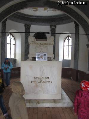 [P10] Gradina Zoologica Oradea- in interiorul mausoleului » foto by luciaoradea
 - 
<span class="allrVoted glyphicon glyphicon-heart hidden" id="av610414"></span>
<a class="m-l-10 hidden" id="sv610414" onclick="voting_Foto_DelVot(,610414,14194)" role="button">șterge vot <span class="glyphicon glyphicon-remove"></span></a>
<a id="v9610414" class=" c-red"  onclick="voting_Foto_SetVot(610414)" role="button"><span class="glyphicon glyphicon-heart-empty"></span> <b>LIKE</b> = Votează poza</a> <img class="hidden"  id="f610414W9" src="/imagini/loader.gif" border="0" /><span class="AjErrMes hidden" id="e610414ErM"></span>