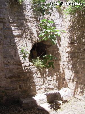 [P83] Cetatea Sfânta Mavra - cameră intermediară, între porțile de intrare; în camera din spatele ferestrei era probabil corpul de gardă » foto by Dragoș_MD
 - 
<span class="allrVoted glyphicon glyphicon-heart hidden" id="av423800"></span>
<a class="m-l-10 hidden" id="sv423800" onclick="voting_Foto_DelVot(,423800,14195)" role="button">șterge vot <span class="glyphicon glyphicon-remove"></span></a>
<a id="v9423800" class=" c-red"  onclick="voting_Foto_SetVot(423800)" role="button"><span class="glyphicon glyphicon-heart-empty"></span> <b>LIKE</b> = Votează poza</a> <img class="hidden"  id="f423800W9" src="/imagini/loader.gif" border="0" /><span class="AjErrMes hidden" id="e423800ErM"></span>