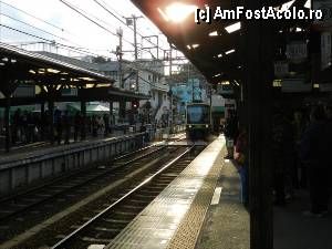 [P11] Un tren Enoden, intrand in Statia Hase, din Kamakura. Statia Hase e cea mai aproape de Daibutsu.  » foto by TraianS
 - 
<span class="allrVoted glyphicon glyphicon-heart hidden" id="av423890"></span>
<a class="m-l-10 hidden" id="sv423890" onclick="voting_Foto_DelVot(,423890,14224)" role="button">șterge vot <span class="glyphicon glyphicon-remove"></span></a>
<a id="v9423890" class=" c-red"  onclick="voting_Foto_SetVot(423890)" role="button"><span class="glyphicon glyphicon-heart-empty"></span> <b>LIKE</b> = Votează poza</a> <img class="hidden"  id="f423890W9" src="/imagini/loader.gif" border="0" /><span class="AjErrMes hidden" id="e423890ErM"></span>