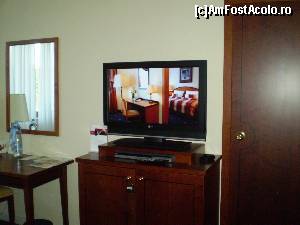 [P05] TV. LCD. Sub acesta un DVD apoi mini barul și seiful » foto by Mihai18
 - 
<span class="allrVoted glyphicon glyphicon-heart hidden" id="av663959"></span>
<a class="m-l-10 hidden" id="sv663959" onclick="voting_Foto_DelVot(,663959,14238)" role="button">șterge vot <span class="glyphicon glyphicon-remove"></span></a>
<a id="v9663959" class=" c-red"  onclick="voting_Foto_SetVot(663959)" role="button"><span class="glyphicon glyphicon-heart-empty"></span> <b>LIKE</b> = Votează poza</a> <img class="hidden"  id="f663959W9" src="/imagini/loader.gif" border="0" /><span class="AjErrMes hidden" id="e663959ErM"></span>