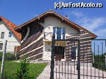 [P01] Pensiunea Hil, intrarea cu parcarea din față » foto by danoradea
 - 
<span class="allrVoted glyphicon glyphicon-heart hidden" id="av424756"></span>
<a class="m-l-10 hidden" id="sv424756" onclick="voting_Foto_DelVot(,424756,14242)" role="button">șterge vot <span class="glyphicon glyphicon-remove"></span></a>
<a id="v9424756" class=" c-red"  onclick="voting_Foto_SetVot(424756)" role="button"><span class="glyphicon glyphicon-heart-empty"></span> <b>LIKE</b> = Votează poza</a> <img class="hidden"  id="f424756W9" src="/imagini/loader.gif" border="0" /><span class="AjErrMes hidden" id="e424756ErM"></span>