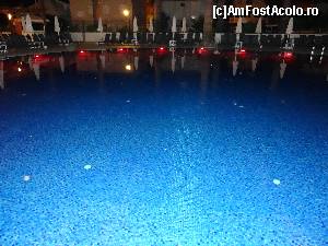 [P01] Piscina Palm Wings » foto by zuzu
 - 
<span class="allrVoted glyphicon glyphicon-heart hidden" id="av542335"></span>
<a class="m-l-10 hidden" id="sv542335" onclick="voting_Foto_DelVot(,542335,14245)" role="button">șterge vot <span class="glyphicon glyphicon-remove"></span></a>
<a id="v9542335" class=" c-red"  onclick="voting_Foto_SetVot(542335)" role="button"><span class="glyphicon glyphicon-heart-empty"></span> <b>LIKE</b> = Votează poza</a> <img class="hidden"  id="f542335W9" src="/imagini/loader.gif" border="0" /><span class="AjErrMes hidden" id="e542335ErM"></span>