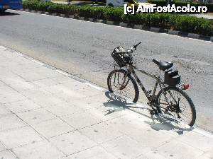 [P10] Românii 'e' inventivi. Bicicleta unui conaţional, cu sistem stereo integrat, boxe 2x20W legate cu scotch, subwoofer şi comenzi manuale. Profilat pe manele, of course!  » foto by Silviu Lache
 - 
<span class="allrVoted glyphicon glyphicon-heart hidden" id="av425792"></span>
<a class="m-l-10 hidden" id="sv425792" onclick="voting_Foto_DelVot(,425792,14267)" role="button">șterge vot <span class="glyphicon glyphicon-remove"></span></a>
<a id="v9425792" class=" c-red"  onclick="voting_Foto_SetVot(425792)" role="button"><span class="glyphicon glyphicon-heart-empty"></span> <b>LIKE</b> = Votează poza</a> <img class="hidden"  id="f425792W9" src="/imagini/loader.gif" border="0" /><span class="AjErrMes hidden" id="e425792ErM"></span>