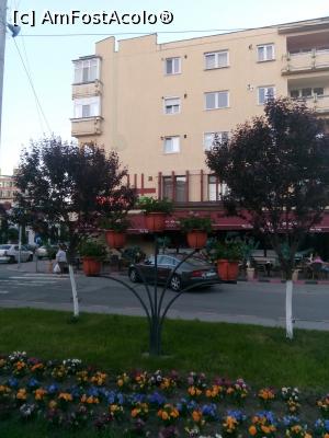 [P02] Art Motel, cu restaurantul la parter și camere de cazare la etaj. În rest, apartamente obișnuite de bloc, ale localnicilor » foto by adriananicoleta
 - 
<span class="allrVoted glyphicon glyphicon-heart hidden" id="av964195"></span>
<a class="m-l-10 hidden" id="sv964195" onclick="voting_Foto_DelVot(,964195,14273)" role="button">șterge vot <span class="glyphicon glyphicon-remove"></span></a>
<a id="v9964195" class=" c-red"  onclick="voting_Foto_SetVot(964195)" role="button"><span class="glyphicon glyphicon-heart-empty"></span> <b>LIKE</b> = Votează poza</a> <img class="hidden"  id="f964195W9" src="/imagini/loader.gif" border="0" /><span class="AjErrMes hidden" id="e964195ErM"></span>