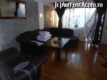 [P03] livingul apartamentului si usa de la balcon » foto by FLORINA SIMON
 - 
<span class="allrVoted glyphicon glyphicon-heart hidden" id="av426283"></span>
<a class="m-l-10 hidden" id="sv426283" onclick="voting_Foto_DelVot(,426283,14277)" role="button">șterge vot <span class="glyphicon glyphicon-remove"></span></a>
<a id="v9426283" class=" c-red"  onclick="voting_Foto_SetVot(426283)" role="button"><span class="glyphicon glyphicon-heart-empty"></span> <b>LIKE</b> = Votează poza</a> <img class="hidden"  id="f426283W9" src="/imagini/loader.gif" border="0" /><span class="AjErrMes hidden" id="e426283ErM"></span>