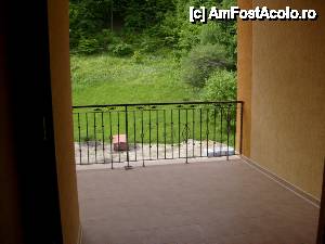 [P05] balconul... se continua si in partea stanga. muntele se vede direct in fata » foto by adutza_ghiocel
 - 
<span class="allrVoted glyphicon glyphicon-heart hidden" id="av427590"></span>
<a class="m-l-10 hidden" id="sv427590" onclick="voting_Foto_DelVot(,427590,14297)" role="button">șterge vot <span class="glyphicon glyphicon-remove"></span></a>
<a id="v9427590" class=" c-red"  onclick="voting_Foto_SetVot(427590)" role="button"><span class="glyphicon glyphicon-heart-empty"></span> <b>LIKE</b> = Votează poza</a> <img class="hidden"  id="f427590W9" src="/imagini/loader.gif" border="0" /><span class="AjErrMes hidden" id="e427590ErM"></span>