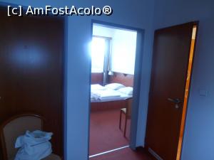 [P07] Abito Hotel, intrarea în cameră și... scaunul :)  » foto by sunflower
 - 
<span class="allrVoted glyphicon glyphicon-heart hidden" id="av886693"></span>
<a class="m-l-10 hidden" id="sv886693" onclick="voting_Foto_DelVot(,886693,14302)" role="button">șterge vot <span class="glyphicon glyphicon-remove"></span></a>
<a id="v9886693" class=" c-red"  onclick="voting_Foto_SetVot(886693)" role="button"><span class="glyphicon glyphicon-heart-empty"></span> <b>LIKE</b> = Votează poza</a> <img class="hidden"  id="f886693W9" src="/imagini/loader.gif" border="0" /><span class="AjErrMes hidden" id="e886693ErM"></span>