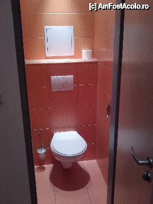 [P11] Toaleta separată de baie.  » foto by ariciu*
 - 
<span class="allrVoted glyphicon glyphicon-heart hidden" id="av427823"></span>
<a class="m-l-10 hidden" id="sv427823" onclick="voting_Foto_DelVot(,427823,14302)" role="button">șterge vot <span class="glyphicon glyphicon-remove"></span></a>
<a id="v9427823" class=" c-red"  onclick="voting_Foto_SetVot(427823)" role="button"><span class="glyphicon glyphicon-heart-empty"></span> <b>LIKE</b> = Votează poza</a> <img class="hidden"  id="f427823W9" src="/imagini/loader.gif" border="0" /><span class="AjErrMes hidden" id="e427823ErM"></span>