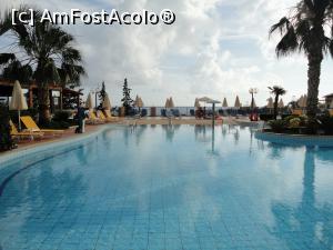 [P40] Asterias Village, piscina, cu vedere spre mare, către Hersonissos.  » foto by maryka
 - 
<span class="allrVoted glyphicon glyphicon-heart hidden" id="av945124"></span>
<a class="m-l-10 hidden" id="sv945124" onclick="voting_Foto_DelVot(,945124,14327)" role="button">șterge vot <span class="glyphicon glyphicon-remove"></span></a>
<a id="v9945124" class=" c-red"  onclick="voting_Foto_SetVot(945124)" role="button"><span class="glyphicon glyphicon-heart-empty"></span> <b>LIKE</b> = Votează poza</a> <img class="hidden"  id="f945124W9" src="/imagini/loader.gif" border="0" /><span class="AjErrMes hidden" id="e945124ErM"></span>
