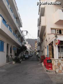 [P09] Strada standard din Hersonissos
Dreapta munte, stanga mare&taverne
ce poti sa ceri mai mult de la viata? :)) » foto by AndreeaG
 - 
<span class="allrVoted glyphicon glyphicon-heart hidden" id="av268940"></span>
<a class="m-l-10 hidden" id="sv268940" onclick="voting_Foto_DelVot(,268940,14327)" role="button">șterge vot <span class="glyphicon glyphicon-remove"></span></a>
<a id="v9268940" class=" c-red"  onclick="voting_Foto_SetVot(268940)" role="button"><span class="glyphicon glyphicon-heart-empty"></span> <b>LIKE</b> = Votează poza</a> <img class="hidden"  id="f268940W9" src="/imagini/loader.gif" border="0" /><span class="AjErrMes hidden" id="e268940ErM"></span>