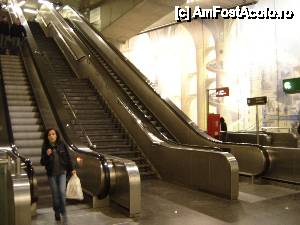 [P10] Scările rulante spre staţia de metrou Euralille » foto by Silviu Lache
 - 
<span class="allrVoted glyphicon glyphicon-heart hidden" id="av431138"></span>
<a class="m-l-10 hidden" id="sv431138" onclick="voting_Foto_DelVot(,431138,14381)" role="button">șterge vot <span class="glyphicon glyphicon-remove"></span></a>
<a id="v9431138" class=" c-red"  onclick="voting_Foto_SetVot(431138)" role="button"><span class="glyphicon glyphicon-heart-empty"></span> <b>LIKE</b> = Votează poza</a> <img class="hidden"  id="f431138W9" src="/imagini/loader.gif" border="0" /><span class="AjErrMes hidden" id="e431138ErM"></span>