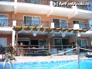 [P23] Hotel Grand Nefeli vedere de la piscina » foto by Lil
 - 
<span class="allrVoted glyphicon glyphicon-heart hidden" id="av431909"></span>
<a class="m-l-10 hidden" id="sv431909" onclick="voting_Foto_DelVot(,431909,14400)" role="button">șterge vot <span class="glyphicon glyphicon-remove"></span></a>
<a id="v9431909" class=" c-red"  onclick="voting_Foto_SetVot(431909)" role="button"><span class="glyphicon glyphicon-heart-empty"></span> <b>LIKE</b> = Votează poza</a> <img class="hidden"  id="f431909W9" src="/imagini/loader.gif" border="0" /><span class="AjErrMes hidden" id="e431909ErM"></span>