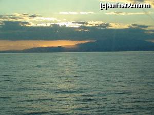 [P41] la revedere thassos. apus vazut de pe feribot in jurul orei 19 » foto by Dan&Ema
 - 
<span class="allrVoted glyphicon glyphicon-heart hidden" id="av670885"></span>
<a class="m-l-10 hidden" id="sv670885" onclick="voting_Foto_DelVot(,670885,14421)" role="button">șterge vot <span class="glyphicon glyphicon-remove"></span></a>
<a id="v9670885" class=" c-red"  onclick="voting_Foto_SetVot(670885)" role="button"><span class="glyphicon glyphicon-heart-empty"></span> <b>LIKE</b> = Votează poza</a> <img class="hidden"  id="f670885W9" src="/imagini/loader.gif" border="0" /><span class="AjErrMes hidden" id="e670885ErM"></span>