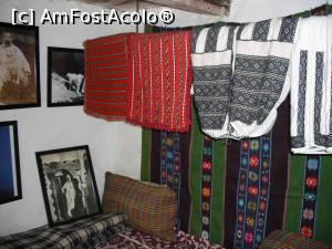 [P16] Colț de cameră (dormitorul sau camera de locuit) cu patul, perne și hainele ”de grindă” » foto by Zoazore
 - 
<span class="allrVoted glyphicon glyphicon-heart hidden" id="av912646"></span>
<a class="m-l-10 hidden" id="sv912646" onclick="voting_Foto_DelVot(,912646,14443)" role="button">șterge vot <span class="glyphicon glyphicon-remove"></span></a>
<a id="v9912646" class=" c-red"  onclick="voting_Foto_SetVot(912646)" role="button"><span class="glyphicon glyphicon-heart-empty"></span> <b>LIKE</b> = Votează poza</a> <img class="hidden"  id="f912646W9" src="/imagini/loader.gif" border="0" /><span class="AjErrMes hidden" id="e912646ErM"></span>