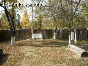 [P07] Fântâna dintre vișini.  » foto by Zoazore
 - 
<span class="allrVoted glyphicon glyphicon-heart hidden" id="av912633"></span>
<a class="m-l-10 hidden" id="sv912633" onclick="voting_Foto_DelVot(,912633,14443)" role="button">șterge vot <span class="glyphicon glyphicon-remove"></span></a>
<a id="v9912633" class=" c-red"  onclick="voting_Foto_SetVot(912633)" role="button"><span class="glyphicon glyphicon-heart-empty"></span> <b>LIKE</b> = Votează poza</a> <img class="hidden"  id="f912633W9" src="/imagini/loader.gif" border="0" /><span class="AjErrMes hidden" id="e912633ErM"></span>