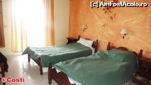 [P19] Imagine de ansamblu din dormitorul studioului de la hotelul Ammos Bay.  » foto by Costi
 - 
<span class="allrVoted glyphicon glyphicon-heart hidden" id="av613617"></span>
<a class="m-l-10 hidden" id="sv613617" onclick="voting_Foto_DelVot(,613617,14446)" role="button">șterge vot <span class="glyphicon glyphicon-remove"></span></a>
<a id="v9613617" class=" c-red"  onclick="voting_Foto_SetVot(613617)" role="button"><span class="glyphicon glyphicon-heart-empty"></span> <b>LIKE</b> = Votează poza</a> <img class="hidden"  id="f613617W9" src="/imagini/loader.gif" border="0" /><span class="AjErrMes hidden" id="e613617ErM"></span>