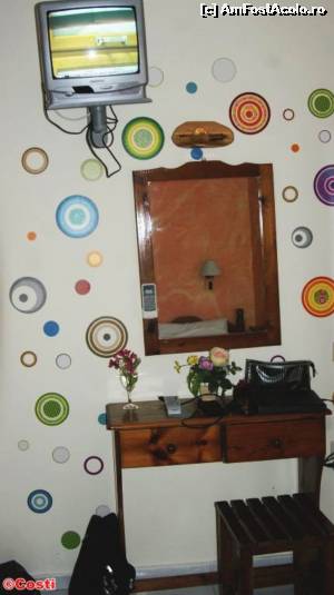 [P22] Pe pereții camerei sunt decorații de efect.  » foto by Costi
 - 
<span class="allrVoted glyphicon glyphicon-heart hidden" id="av613620"></span>
<a class="m-l-10 hidden" id="sv613620" onclick="voting_Foto_DelVot(,613620,14446)" role="button">șterge vot <span class="glyphicon glyphicon-remove"></span></a>
<a id="v9613620" class=" c-red"  onclick="voting_Foto_SetVot(613620)" role="button"><span class="glyphicon glyphicon-heart-empty"></span> <b>LIKE</b> = Votează poza</a> <img class="hidden"  id="f613620W9" src="/imagini/loader.gif" border="0" /><span class="AjErrMes hidden" id="e613620ErM"></span>