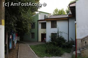 [P22] Vila noastră. Intrarea este separată pentru fiecare locatar.  » foto by calincheita
 - 
<span class="allrVoted glyphicon glyphicon-heart hidden" id="av956963"></span>
<a class="m-l-10 hidden" id="sv956963" onclick="voting_Foto_DelVot(,956963,14457)" role="button">șterge vot <span class="glyphicon glyphicon-remove"></span></a>
<a id="v9956963" class=" c-red"  onclick="voting_Foto_SetVot(956963)" role="button"><span class="glyphicon glyphicon-heart-empty"></span> <b>LIKE</b> = Votează poza</a> <img class="hidden"  id="f956963W9" src="/imagini/loader.gif" border="0" /><span class="AjErrMes hidden" id="e956963ErM"></span>
