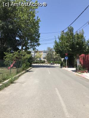 [P40] Blocul Mariei, lângă Emma. Aceasta e strada care „duce” la plajă » foto by krisstinna
 - 
<span class="allrVoted glyphicon glyphicon-heart hidden" id="av1173479"></span>
<a class="m-l-10 hidden" id="sv1173479" onclick="voting_Foto_DelVot(,1173479,14457)" role="button">șterge vot <span class="glyphicon glyphicon-remove"></span></a>
<a id="v91173479" class=" c-red"  onclick="voting_Foto_SetVot(1173479)" role="button"><span class="glyphicon glyphicon-heart-empty"></span> <b>LIKE</b> = Votează poza</a> <img class="hidden"  id="f1173479W9" src="/imagini/loader.gif" border="0" /><span class="AjErrMes hidden" id="e1173479ErM"></span>