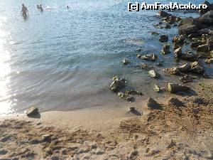[P12] intrarea in apa in plaja cea mai nordica amenajata, dinspre digul din dreapta ei, unde am stat noi, cum ziceam, apa lina, mult loc e mica. aici la pietrele astea copiii gaseau un mic paradis al joacai! serios, le placea enorm.  » foto by alle4295
 - 
<span class="allrVoted glyphicon glyphicon-heart hidden" id="av648193"></span>
<a class="m-l-10 hidden" id="sv648193" onclick="voting_Foto_DelVot(,648193,14458)" role="button">șterge vot <span class="glyphicon glyphicon-remove"></span></a>
<a id="v9648193" class=" c-red"  onclick="voting_Foto_SetVot(648193)" role="button"><span class="glyphicon glyphicon-heart-empty"></span> <b>LIKE</b> = Votează poza</a> <img class="hidden"  id="f648193W9" src="/imagini/loader.gif" border="0" /><span class="AjErrMes hidden" id="e648193ErM"></span>