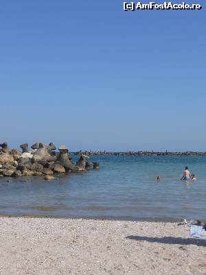 [P08] Intrarea in mare langa digul din partea stanga a Splendid Beach. Acolo unde ziceam ca apa e mica si lina si fara pietre.  » foto by alle4295
 - 
<span class="allrVoted glyphicon glyphicon-heart hidden" id="av648189"></span>
<a class="m-l-10 hidden" id="sv648189" onclick="voting_Foto_DelVot(,648189,14458)" role="button">șterge vot <span class="glyphicon glyphicon-remove"></span></a>
<a id="v9648189" class=" c-red"  onclick="voting_Foto_SetVot(648189)" role="button"><span class="glyphicon glyphicon-heart-empty"></span> <b>LIKE</b> = Votează poza</a> <img class="hidden"  id="f648189W9" src="/imagini/loader.gif" border="0" /><span class="AjErrMes hidden" id="e648189ErM"></span>