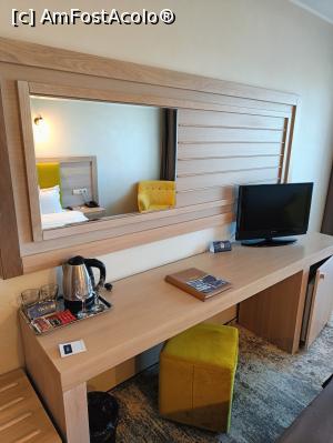 [P10] Biroul + dotări (tv, minibar, etc.) » foto by tata123 🔱
 - 
<span class="allrVoted glyphicon glyphicon-heart hidden" id="av1361966"></span>
<a class="m-l-10 hidden" id="sv1361966" onclick="voting_Foto_DelVot(,1361966,14467)" role="button">șterge vot <span class="glyphicon glyphicon-remove"></span></a>
<a id="v91361966" class=" c-red"  onclick="voting_Foto_SetVot(1361966)" role="button"><span class="glyphicon glyphicon-heart-empty"></span> <b>LIKE</b> = Votează poza</a> <img class="hidden"  id="f1361966W9" src="/imagini/loader.gif" border="0" /><span class="AjErrMes hidden" id="e1361966ErM"></span>