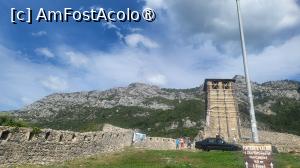 [P11] In partea de nord a castelului se afla Turnul cu Ceas, una dintre putinele cladiri medievale pastrate ale castelului, care a servit si ca punct de observatie, deoarece de acolo se puteau vedea toate imprejurimile. Sub turn sunt vizibile fundatiile unei biserici medievale. » foto by geani anto
 - 
<span class="allrVoted glyphicon glyphicon-heart hidden" id="av1530855"></span>
<a class="m-l-10 hidden" id="sv1530855" onclick="voting_Foto_DelVot(,1530855,14472)" role="button">șterge vot <span class="glyphicon glyphicon-remove"></span></a>
<a id="v91530855" class=" c-red"  onclick="voting_Foto_SetVot(1530855)" role="button"><span class="glyphicon glyphicon-heart-empty"></span> <b>LIKE</b> = Votează poza</a> <img class="hidden"  id="f1530855W9" src="/imagini/loader.gif" border="0" /><span class="AjErrMes hidden" id="e1530855ErM"></span>