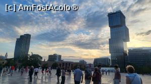 [P03] Dupa caderea comunismului, orasul s-a modernizat rapid. Un primar, devenit apoi si prim-ministru, a carui meserie era accea de pictor, a a initiat o campanie de vopsire a cladirilor gri in culori stridente, transformand radical atmosfera. » foto by geani anto
 - 
<span class="allrVoted glyphicon glyphicon-heart hidden" id="av1531351"></span>
<a class="m-l-10 hidden" id="sv1531351" onclick="voting_Foto_DelVot(,1531351,14472)" role="button">șterge vot <span class="glyphicon glyphicon-remove"></span></a>
<a id="v91531351" class=" c-red"  onclick="voting_Foto_SetVot(1531351)" role="button"><span class="glyphicon glyphicon-heart-empty"></span> <b>LIKE</b> = Votează poza</a> <img class="hidden"  id="f1531351W9" src="/imagini/loader.gif" border="0" /><span class="AjErrMes hidden" id="e1531351ErM"></span>