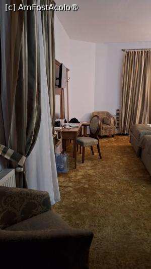 [P08] Palace Hotel, camera twin » foto by sunflower
 - 
<span class="allrVoted glyphicon glyphicon-heart hidden" id="av1418643"></span>
<a class="m-l-10 hidden" id="sv1418643" onclick="voting_Foto_DelVot(,1418643,14481)" role="button">șterge vot <span class="glyphicon glyphicon-remove"></span></a>
<a id="v91418643" class=" c-red"  onclick="voting_Foto_SetVot(1418643)" role="button"><span class="glyphicon glyphicon-heart-empty"></span> <b>LIKE</b> = Votează poza</a> <img class="hidden"  id="f1418643W9" src="/imagini/loader.gif" border="0" /><span class="AjErrMes hidden" id="e1418643ErM"></span>