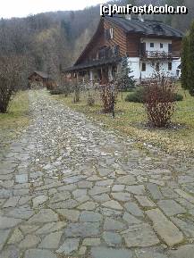 [P01] Pensiunea este siutuata intr-un cadru cu totul deosebit unde se poate observa inca de la intrare, grija pentru detalii si atentia cu care este intretinuta! : -)  » foto by Mihaela83
 - 
<span class="allrVoted glyphicon glyphicon-heart hidden" id="av492462"></span>
<a class="m-l-10 hidden" id="sv492462" onclick="voting_Foto_DelVot(,492462,14486)" role="button">șterge vot <span class="glyphicon glyphicon-remove"></span></a>
<a id="v9492462" class=" c-red"  onclick="voting_Foto_SetVot(492462)" role="button"><span class="glyphicon glyphicon-heart-empty"></span> <b>LIKE</b> = Votează poza</a> <img class="hidden"  id="f492462W9" src="/imagini/loader.gif" border="0" /><span class="AjErrMes hidden" id="e492462ErM"></span>