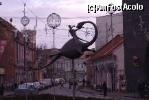 [P19] Sfântu Gheorghe (jud. Covasna) - când am pozat chestia asta (care mi s-a părut o ilustrare a luptei Sf. Gheorghe cu balaurul), un şofer de taxi s-a apropiat de mine şi m-a întrebat: 'Ce vezi interesant la 'asta'?! E ruşinea oraşului!!!' » foto by Dragoș_MD
 - 
<span class="allrVoted glyphicon glyphicon-heart hidden" id="av283303"></span>
<a class="m-l-10 hidden" id="sv283303" onclick="voting_Foto_DelVot(,283303,14513)" role="button">șterge vot <span class="glyphicon glyphicon-remove"></span></a>
<a id="v9283303" class=" c-red"  onclick="voting_Foto_SetVot(283303)" role="button"><span class="glyphicon glyphicon-heart-empty"></span> <b>LIKE</b> = Votează poza</a> <img class="hidden"  id="f283303W9" src="/imagini/loader.gif" border="0" /><span class="AjErrMes hidden" id="e283303ErM"></span>