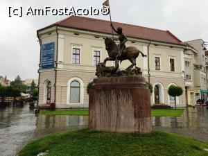 [P26] Statuie ecvestră din centrul orașului » foto by AZE
 - 
<span class="allrVoted glyphicon glyphicon-heart hidden" id="av1330203"></span>
<a class="m-l-10 hidden" id="sv1330203" onclick="voting_Foto_DelVot(,1330203,14513)" role="button">șterge vot <span class="glyphicon glyphicon-remove"></span></a>
<a id="v91330203" class=" c-red"  onclick="voting_Foto_SetVot(1330203)" role="button"><span class="glyphicon glyphicon-heart-empty"></span> <b>LIKE</b> = Votează poza</a> <img class="hidden"  id="f1330203W9" src="/imagini/loader.gif" border="0" /><span class="AjErrMes hidden" id="e1330203ErM"></span>