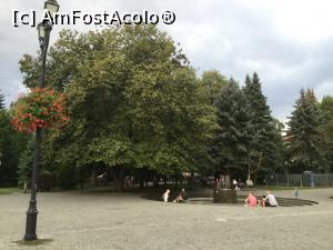 [P18] Sf&acirc;ntu Gheorghe - alta fantana aflata la intrarea in parc » foto by mishu
 - 
<span class="allrVoted glyphicon glyphicon-heart hidden" id="av1186066"></span>
<a class="m-l-10 hidden" id="sv1186066" onclick="voting_Foto_DelVot(,1186066,14513)" role="button">șterge vot <span class="glyphicon glyphicon-remove"></span></a>
<a id="v91186066" class=" c-red"  onclick="voting_Foto_SetVot(1186066)" role="button"><span class="glyphicon glyphicon-heart-empty"></span> <b>LIKE</b> = Votează poza</a> <img class="hidden"  id="f1186066W9" src="/imagini/loader.gif" border="0" /><span class="AjErrMes hidden" id="e1186066ErM"></span>