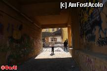 [P18] Gangul cu graffiti pe unde se ajunge la restaurantul Pivniţa Sf. Gheorghe. » foto by Costi
 - 
<span class="allrVoted glyphicon glyphicon-heart hidden" id="av308511"></span>
<a class="m-l-10 hidden" id="sv308511" onclick="voting_Foto_DelVot(,308511,14513)" role="button">șterge vot <span class="glyphicon glyphicon-remove"></span></a>
<a id="v9308511" class=" c-red"  onclick="voting_Foto_SetVot(308511)" role="button"><span class="glyphicon glyphicon-heart-empty"></span> <b>LIKE</b> = Votează poza</a> <img class="hidden"  id="f308511W9" src="/imagini/loader.gif" border="0" /><span class="AjErrMes hidden" id="e308511ErM"></span>