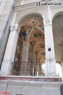 [P05] Catedrala Ortodoxă. Pridvorul intrării principale. » foto by Costi
 - 
<span class="allrVoted glyphicon glyphicon-heart hidden" id="av308498"></span>
<a class="m-l-10 hidden" id="sv308498" onclick="voting_Foto_DelVot(,308498,14513)" role="button">șterge vot <span class="glyphicon glyphicon-remove"></span></a>
<a id="v9308498" class=" c-red"  onclick="voting_Foto_SetVot(308498)" role="button"><span class="glyphicon glyphicon-heart-empty"></span> <b>LIKE</b> = Votează poza</a> <img class="hidden"  id="f308498W9" src="/imagini/loader.gif" border="0" /><span class="AjErrMes hidden" id="e308498ErM"></span>