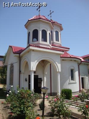 [P10] Biserica având hramul ”Sfinții Împărați Constantin și Elena”, văzută din apropiere.  » foto by Floryn81
 - 
<span class="allrVoted glyphicon glyphicon-heart hidden" id="av753292"></span>
<a class="m-l-10 hidden" id="sv753292" onclick="voting_Foto_DelVot(,753292,14525)" role="button">șterge vot <span class="glyphicon glyphicon-remove"></span></a>
<a id="v9753292" class=" c-red"  onclick="voting_Foto_SetVot(753292)" role="button"><span class="glyphicon glyphicon-heart-empty"></span> <b>LIKE</b> = Votează poza</a> <img class="hidden"  id="f753292W9" src="/imagini/loader.gif" border="0" /><span class="AjErrMes hidden" id="e753292ErM"></span>