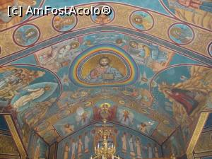 [P12] Biserica mănăstirii ”Sfânta Elena de la mare” - admirăm pictura tavanului.  » foto by Floryn81
 - 
<span class="allrVoted glyphicon glyphicon-heart hidden" id="av753294"></span>
<a class="m-l-10 hidden" id="sv753294" onclick="voting_Foto_DelVot(,753294,14525)" role="button">șterge vot <span class="glyphicon glyphicon-remove"></span></a>
<a id="v9753294" class=" c-red"  onclick="voting_Foto_SetVot(753294)" role="button"><span class="glyphicon glyphicon-heart-empty"></span> <b>LIKE</b> = Votează poza</a> <img class="hidden"  id="f753294W9" src="/imagini/loader.gif" border="0" /><span class="AjErrMes hidden" id="e753294ErM"></span>