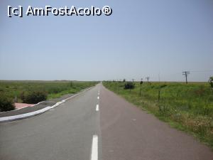 [P22] Plecăm înapoi spre Olimp; drumul asfaltat se termină repede, însă ne-a făcut plăcere să mergem pe aici, prin apropierea țărmului. Ne vom îndrepta pe drumuri de câmp către celălalt lăcaș de cult pe care ne propusesem să-l vizităm - Mănăstirea ”Sfinții Ierarhi Nicolae și Bretanion”.  » foto by Floryn81
 - 
<span class="allrVoted glyphicon glyphicon-heart hidden" id="av753307"></span>
<a class="m-l-10 hidden" id="sv753307" onclick="voting_Foto_DelVot(,753307,14525)" role="button">șterge vot <span class="glyphicon glyphicon-remove"></span></a>
<a id="v9753307" class=" c-red"  onclick="voting_Foto_SetVot(753307)" role="button"><span class="glyphicon glyphicon-heart-empty"></span> <b>LIKE</b> = Votează poza</a> <img class="hidden"  id="f753307W9" src="/imagini/loader.gif" border="0" /><span class="AjErrMes hidden" id="e753307ErM"></span>