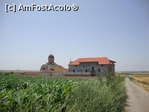 [P27] Mănăstirea ”Sfinții Ierarhi Nicolae și Bretanion”; tot mai aproape de lăcașul de cult.  » foto by Floryn81
 - 
<span class="allrVoted glyphicon glyphicon-heart hidden" id="av753316"></span>
<a class="m-l-10 hidden" id="sv753316" onclick="voting_Foto_DelVot(,753316,14525)" role="button">șterge vot <span class="glyphicon glyphicon-remove"></span></a>
<a id="v9753316" class=" c-red"  onclick="voting_Foto_SetVot(753316)" role="button"><span class="glyphicon glyphicon-heart-empty"></span> <b>LIKE</b> = Votează poza</a> <img class="hidden"  id="f753316W9" src="/imagini/loader.gif" border="0" /><span class="AjErrMes hidden" id="e753316ErM"></span>