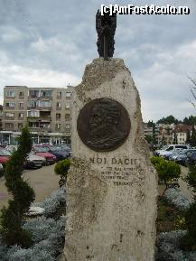 [P01] Monumentul Noi Dacii, cu celebrul citat din Herodot (vedere fata). » foto by Paty
 - 
<span class="allrVoted glyphicon glyphicon-heart hidden" id="av164329"></span>
<a class="m-l-10 hidden" id="sv164329" onclick="voting_Foto_DelVot(,164329,14527)" role="button">șterge vot <span class="glyphicon glyphicon-remove"></span></a>
<a id="v9164329" class=" c-red"  onclick="voting_Foto_SetVot(164329)" role="button"><span class="glyphicon glyphicon-heart-empty"></span> <b>LIKE</b> = Votează poza</a> <img class="hidden"  id="f164329W9" src="/imagini/loader.gif" border="0" /><span class="AjErrMes hidden" id="e164329ErM"></span>