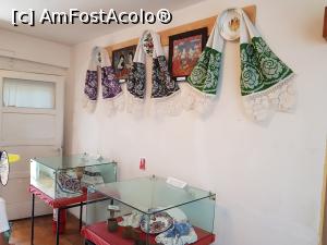 [P05] Am admirat pentru început expoziția de icoane, vase ceramice și ștergare zărăndene.  » foto by Floryn81
 - 
<span class="allrVoted glyphicon glyphicon-heart hidden" id="av1132132"></span>
<a class="m-l-10 hidden" id="sv1132132" onclick="voting_Foto_DelVot(,1132132,14527)" role="button">șterge vot <span class="glyphicon glyphicon-remove"></span></a>
<a id="v91132132" class=" c-red"  onclick="voting_Foto_SetVot(1132132)" role="button"><span class="glyphicon glyphicon-heart-empty"></span> <b>LIKE</b> = Votează poza</a> <img class="hidden"  id="f1132132W9" src="/imagini/loader.gif" border="0" /><span class="AjErrMes hidden" id="e1132132ErM"></span>